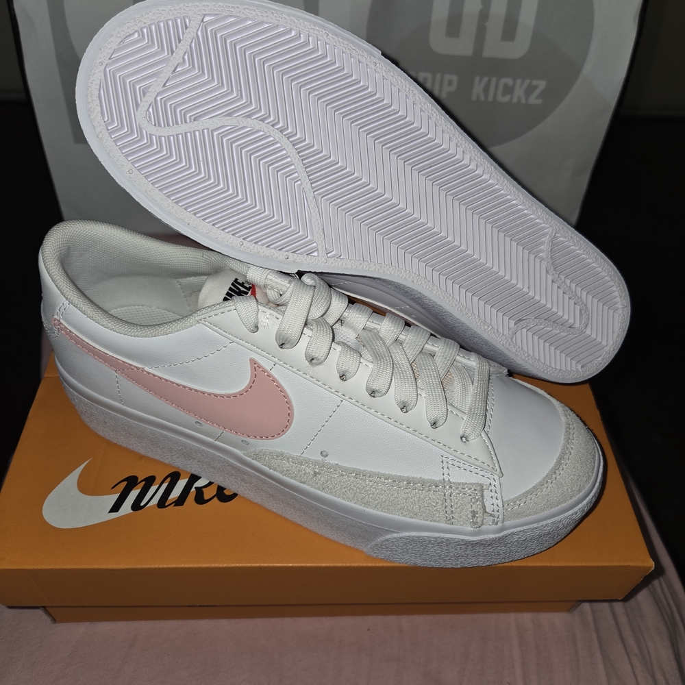 Nike Women's Low-top Blazer White and Pink Sneakers